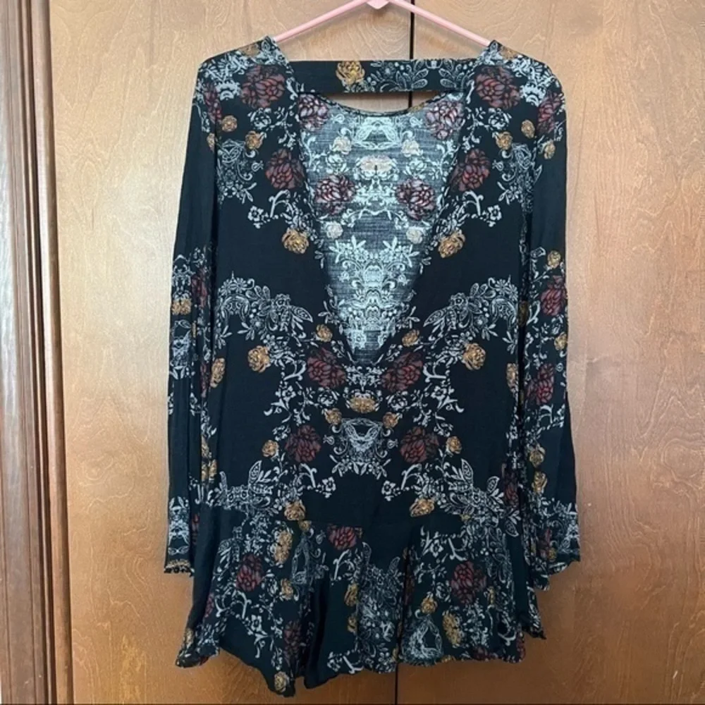 Free People Tunic Medium Deep V Back Dropped Peplum Waist❤️